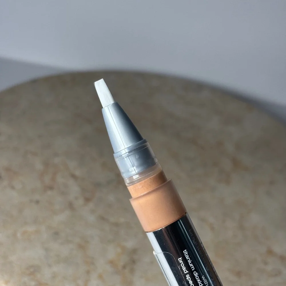 Neutrogena Brightening Eye Perfector Light 10 0.17oz SPF Broad Spectrum SEE EXP